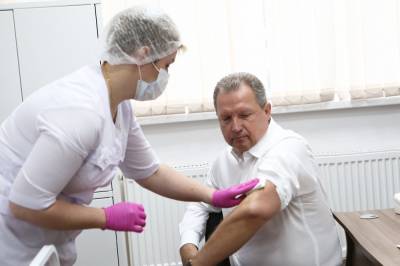 Более четверти населения России вакцинировалось от гриппа - tvc.ru - Россия