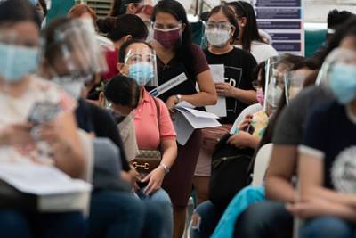 На Филиппинах пожар уничтожил почти 150 тысяч доз вакцин против коронавируса - lenta.ru - Филиппины