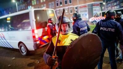 Марк Рютте - В Нидерландах полиция открыла стрельбу на митинге против вакцинации - eadaily.com - Голландия