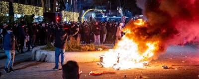 Двое протестующих пострадали из-за выстрелов полиции в Нидерландах - runews24.ru - Голландия - Роттердам