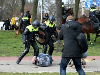 В Нидерландах протест против COVID-ограничений перерос в беспредел - vchaspik.ua - Украина - Голландия