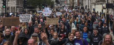 В Лондоне несколько тысяч человек вышли на митинг против ковидных ограничений - runews24.ru - Англия - Лондон