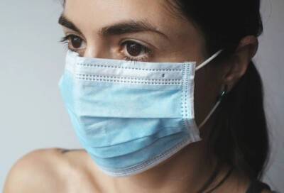 Пластический хирург Бабаян объяснил, может ли медицинская маска изменить форму носа и ушей - online47.ru