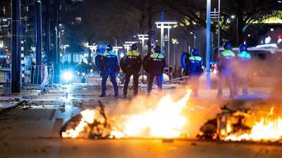 Три человека получили огнестрельные ранения в ходе протестов в Роттердаме - iz.ru - Голландия - Израиль
