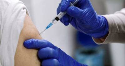 Темпы COVID-вакцинации в Украине за субботу упали вдвое - dsnews.ua - Украина