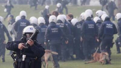 Полиция Брюсселя применила слезоточивый газ против участников протестной акции - russian.rt.com - Бельгия - Брюссель
