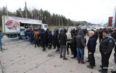 Мигранты на польско-белорусской границе получили первую гумпомощь от ВОЗ - korrespondent.net - Украина - Белоруссия - Минск - Польша