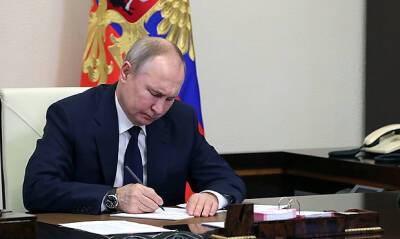 Владимир Путин - Владимир Путин подписал закон о приеме на работу в дистанционном формате - og.ru - Россия