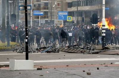 Марк Рютте - Премьер-министр Нидерландов назвал протестующих против COVID-ограничений "идиотами" - unn.com.ua - Украина - Киев - Голландия - Брюссель