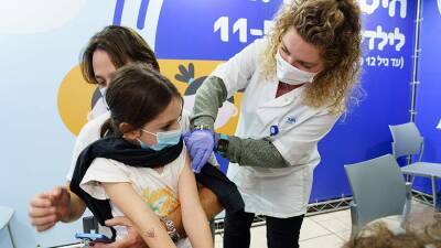 Эксперты оценили целесообразность вакцинации детей от COVID-19 - iz.ru - Сша - Китай - Япония - Канада - Израиль - Коста Рика