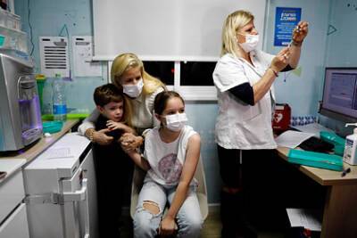 Нафтали Беннет - В Израиле началась массовая вакцинация детей от COVID-19 - pravda-tv.ru - Израиль