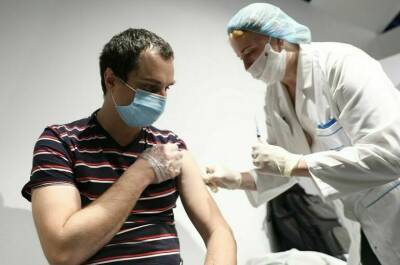 Роберто Сперанц - В Италии хотят сократить период между вакцинацией от COVID-19 и введением бустерной дозы - pnp.ru - Италия