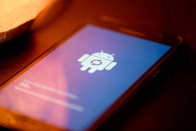 Миллионы пользователей Android стали жертвами хакеров - lenta.ru