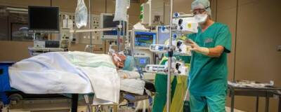 Пациентов с ковидом из Нидерландов начали отправлять в ФРГ из-за переполненных больниц - runews24.ru - Германия - Голландия