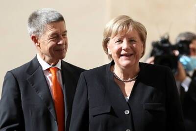 Ангела Меркель - Муж Меркель раскритиковал непривитых немцев за лень - lenta.ru - Италия - Германия - Испания - Португалия - Дания