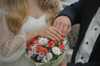 Жители Санкт-Петербурга сыграли более 36 тысяч свадеб в 2021 году - vm.ru - Санкт-Петербург