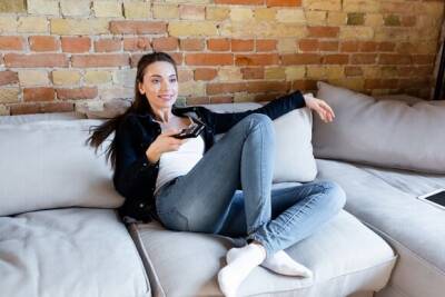 Ученые выяснили, что заставляет людей запоем смотреть сериалы - yur-gazeta.ru - Польша