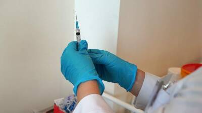Денис Логунов - Эксперт оценил необходимость обновлять вакцину для «Дельта»-штамма - iz.ru - Россия - Израиль