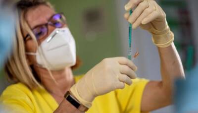 В Латвии ввели обязательное регулярное тестирование работников на коронавирус - eadaily.com - Латвия