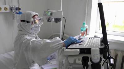 Ведущие российские медики обратились ко всем, кто выступает против прививки от коронавируса - 1tv.ru