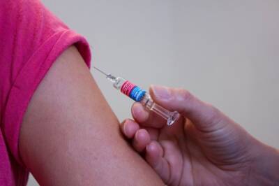 В Минздраве рассказали о вакцине от COVID-19 для подростков - aif.ru - Россия