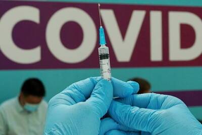 Николай Крючков - Иммунолог назвал продолжительность защиты прививки от COVID-19 у молодых людей - lenta.ru