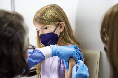 Эффективность вакцины для подростков "Спутник М" превысила 93% - tvc.ru