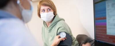 В России второй день подряд фиксируется менее 34 тысяч новых случаев заражения COVID-19 - runews24.ru - Россия