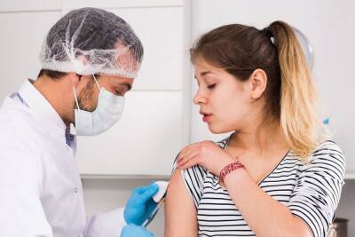 Стали известны противопоказания к вакцинации от COVID-19 препаратом для подростков «Спутник М» - spb.mk.ru