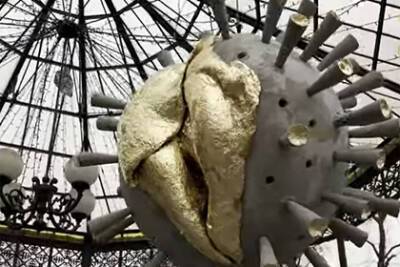 В Одессе появился памятник коронавирусу с золотой вагиной - lenta.ru - Санкт-Петербург - Одесса