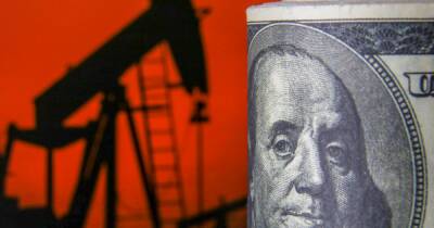 Цена нефти Brent опустилась до $77,9 из-за нового штамма COVID-19 - ren.tv - Лондон - Юар - Нью-Йорк