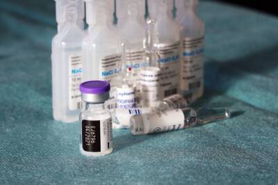 Эксперты назвали вакцину, после которой человек перестает распространять коронавирус - abnews.ru