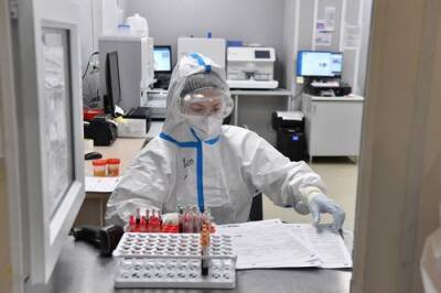 Эндрю Поллард - Разработчик AstraZeneca заявил, что штамм «омикрон» не вызовет новую волну пандемии среди вакцинированных - argumenti.ru - Юар