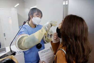 В Южной Корее предложили обязать непривитых платить за лечение от коронавируса - lenta.ru - Южная Корея