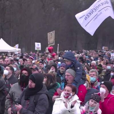 В Австрии 40 тысяч человек вышли на акции протеста против обязательной вакцинации от ковида - radiomayak.ru - Австрия