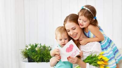 Открытка День матери 2021 года должна быть дополнена искренними стихами, которые поднимут маме настроение - yur-gazeta.ru - Россия