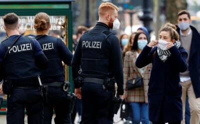 Винфрид Штекер - Полиция Германии пресекла вакцинацию незарегистрированным препаратом от Covid-19 - eadaily.com - Германия