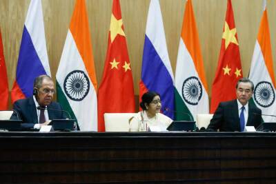 Главы МИД России, Индии и Китая обсудили вопросы трехстороннего сотрудничества - news-front.info - Россия - Китай - Индия - Пекин