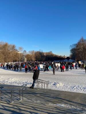 В Екатеринбурге прошел пикет противников QR-кодов – собралось несколько сотен человек - nakanune.ru - Россия - Екатеринбург