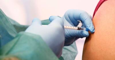 В Германии врач прививал посетителей аэропорта самодельной вакциной от коронавируса - rus.delfi.lv - Германия - Латвия