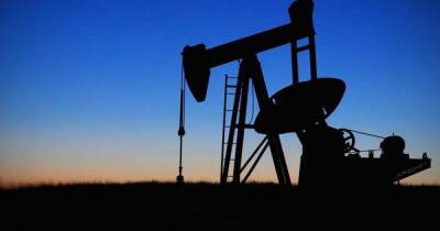 Нефть подорожала на пять процентов в ходе торгов - ren.tv - Лондон - Юар