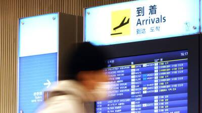 Фумио Кисид - Япония с 30 ноября закрывает въезд для иностранцев из-за распространения штамма «омикрон» - russian.rt.com - Англия - Япония