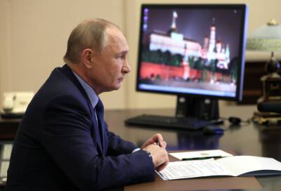 Владимир Путин - Владимир Путин рекомендовал губернаторам взять под личный контроль своевременное введение COVID-ограничений - online47.ru - Россия
