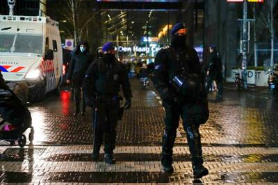 В Нидерландах пара сбежала из карантинного отеля и попалась полиции - lenta.ru - Испания - Голландия - Амстердам - Юар