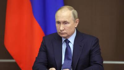 Владимир Путин - Путин подписал закон о продлении на 2022 год ряда полномочий регионов из-за COVID-19 - russian.rt.com - Россия