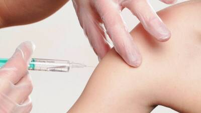 Pfizer может создать новую вакцину от омикрон-штамма COVID-19 за 100 дней - inforeactor.ru