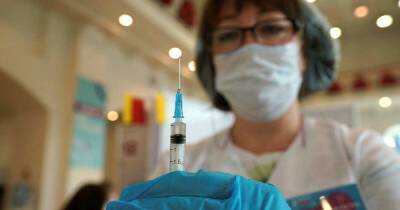 Александр Гинцбург - В РФ запросили разрешение на исследования вакцины для детей от 6 лет - ren.tv - Россия