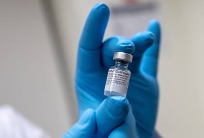 СМИ узнали о нарушениях при исследовании вакцины Pfizer - online47.ru - Англия