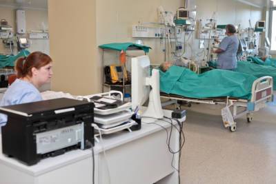 В петербургских больницах свободны 27% коек для пациентов с COVID-19 - abnews.ru - Петербурга