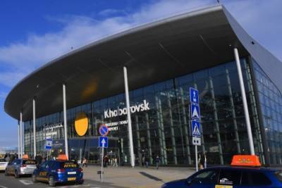 Аэропорт Хабаровска работает в обычном режиме, ждет официальных решений оперштаба о допуске в терминалы по QR-кодам - interfax-russia.ru - Хабаровск - Хабаровский край